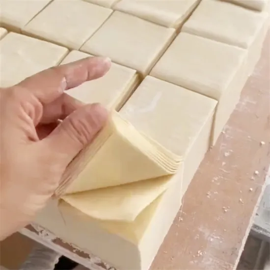 Machine automatique de fabrication de peaux de gyozas ronds commerciaux de petite taille, machine de découpe et d'emballage de boulettes wonton